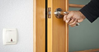 Установка дверей Похвистнево цена от 1325 руб.